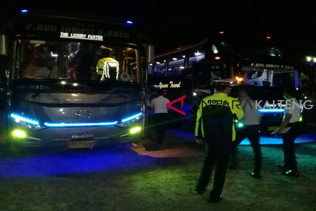 Tim gabungan mendadak memeriksa bus masuk Sampit