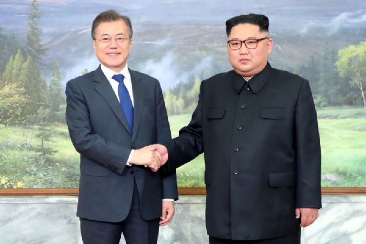 Pemimpin Korut dan Korsel bertemu mendadak jelang pertemuan Trump-Kim