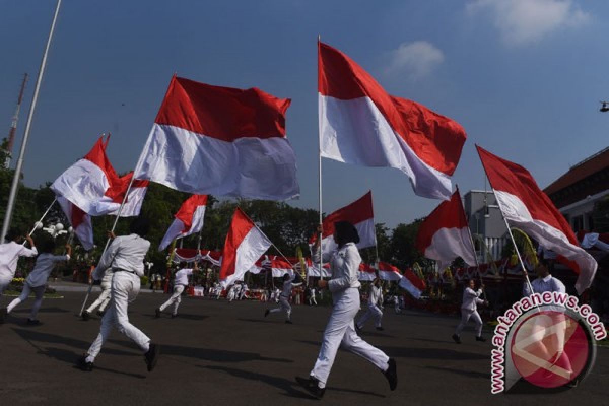 Masyarakat diimbau pasang bendera sebulan penuh