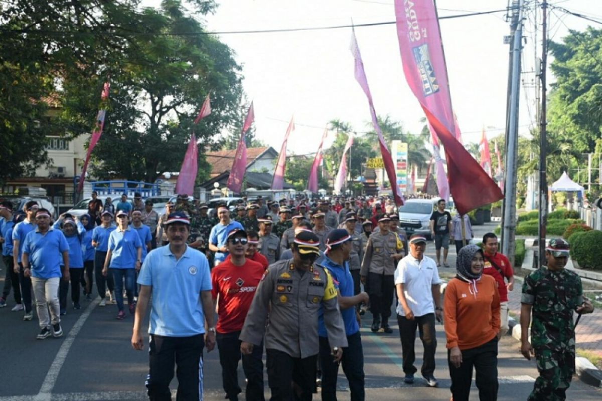 Di Kediri, Peringatan Hari Buruh Dilakukan dengan  Jalan Sehat