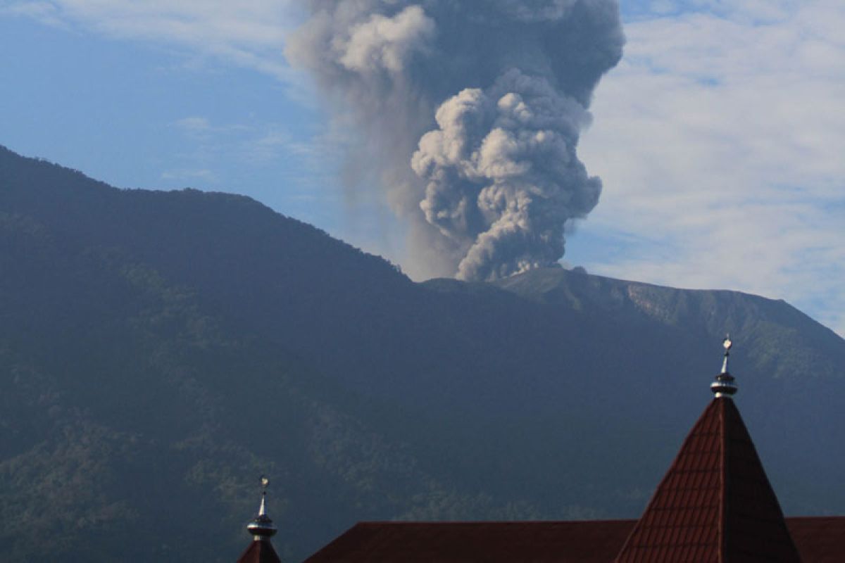 Earthquake in Mount Marapi remains low after eruption: Observer
