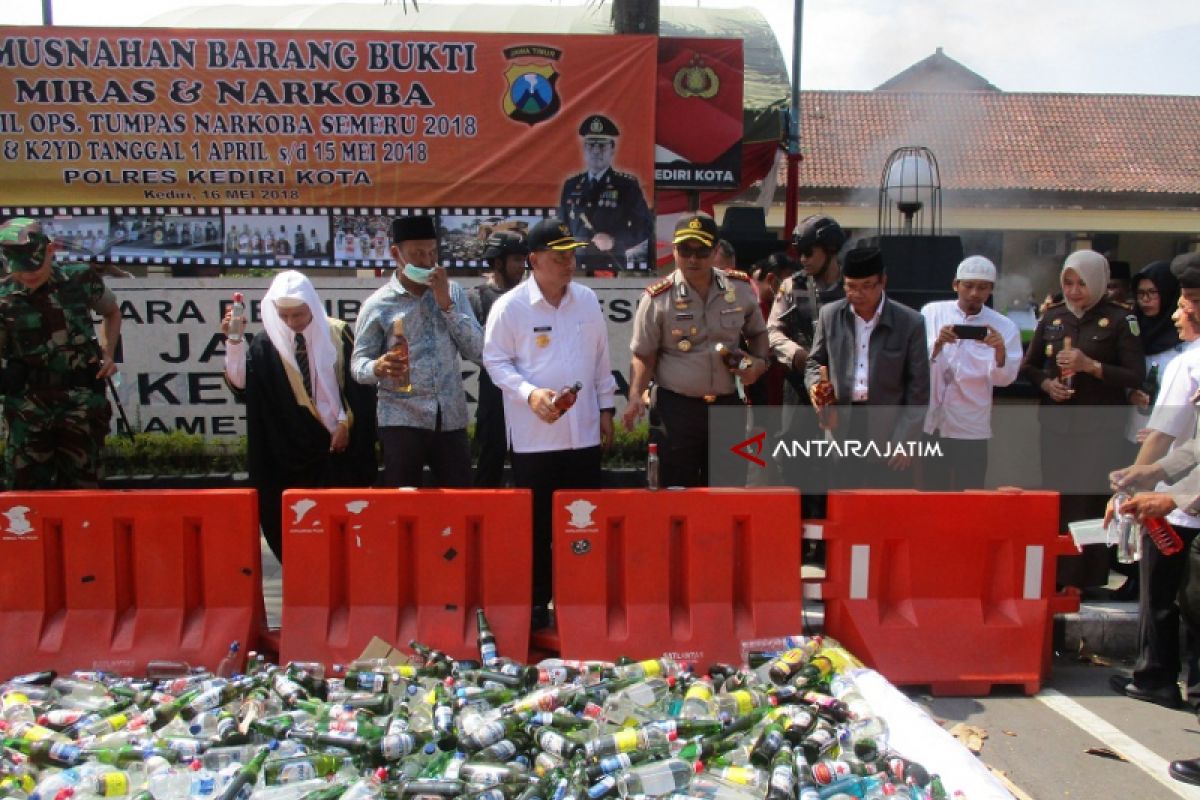 Ribuan Botol Minuman Keras Dimusnahkan Jelang Ramadhan (Video)