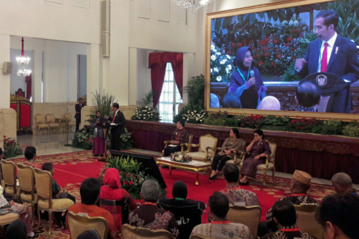 Kesaksian penerima manfaat besar KIS di hadapan Jokowi