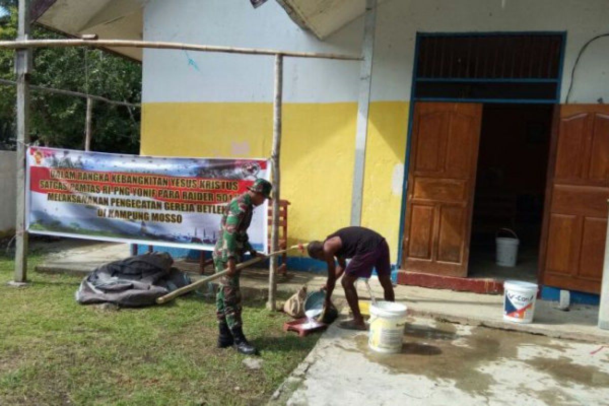 Satgas Yonif 501 Kostrad benahi rumah ibadah di perbatasan