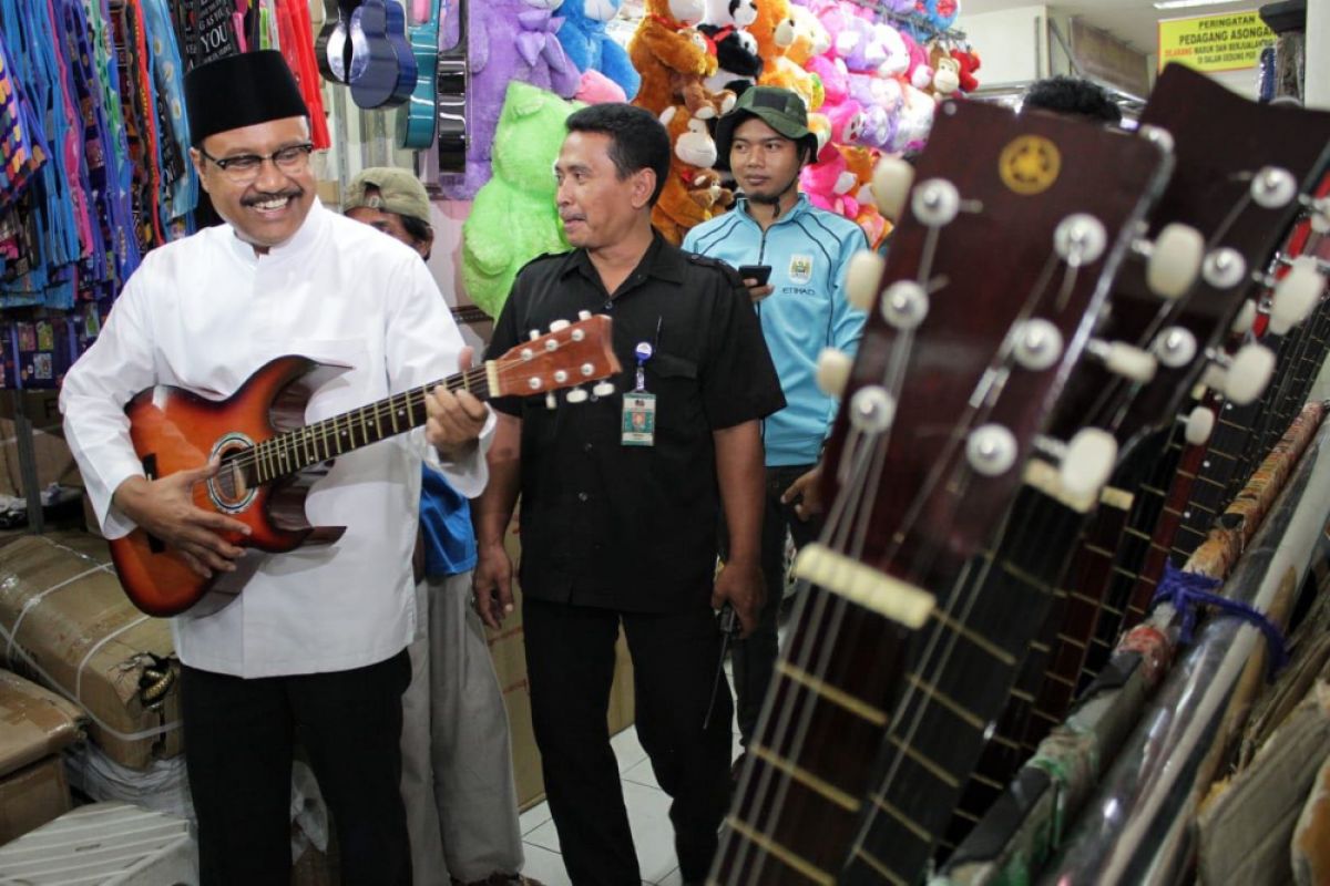 Gus Ipul Kunjungi Pusat Perbelanjaan Ingin Pastikan Ekonomi Usai Bom