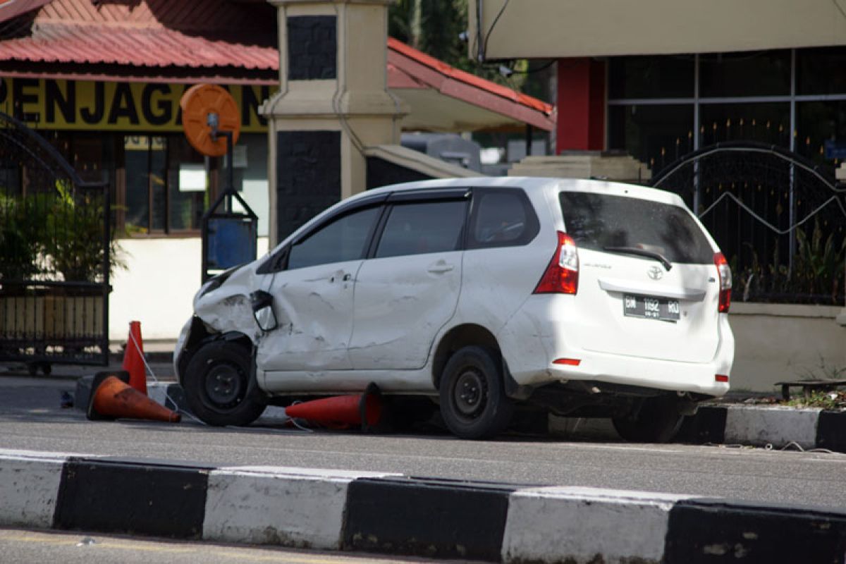 Markas Polda Riau diserang, pelaku tabrak polisi dan wartawan