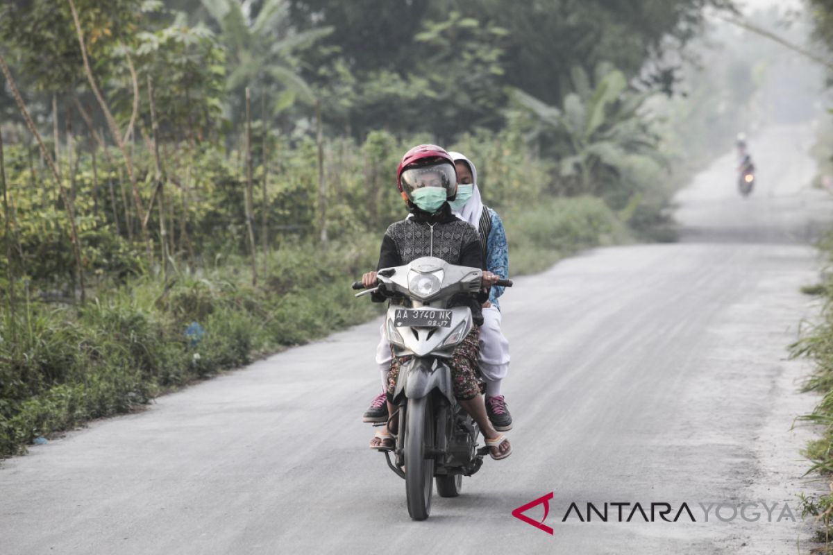 Sebagian wilayah Srumbung Magelang diterjang hujan abu