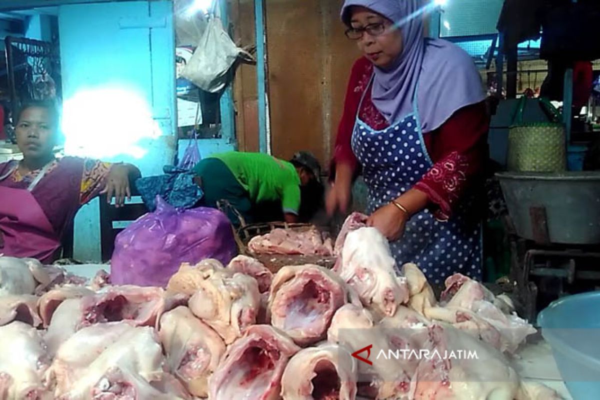 Harga Daging Ayam Potong di Bojonegoro Turun Jadi Rp35.000/Kilogram (Video)