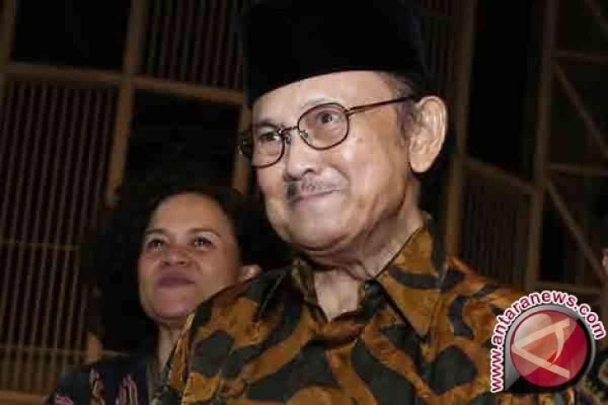 Habibie kembali dari Jerman hadiri dialog BPPT