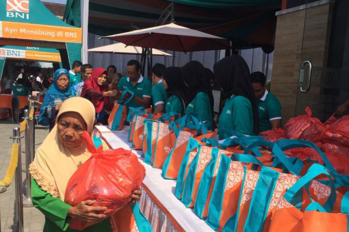 BNI Tulungagung Bagi 250 Paket Sembako