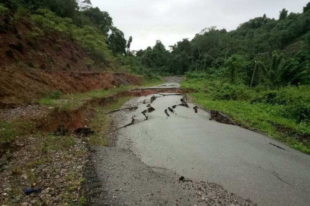 Trans Sulawesi Sulteng-Sultra putus akibat longsor