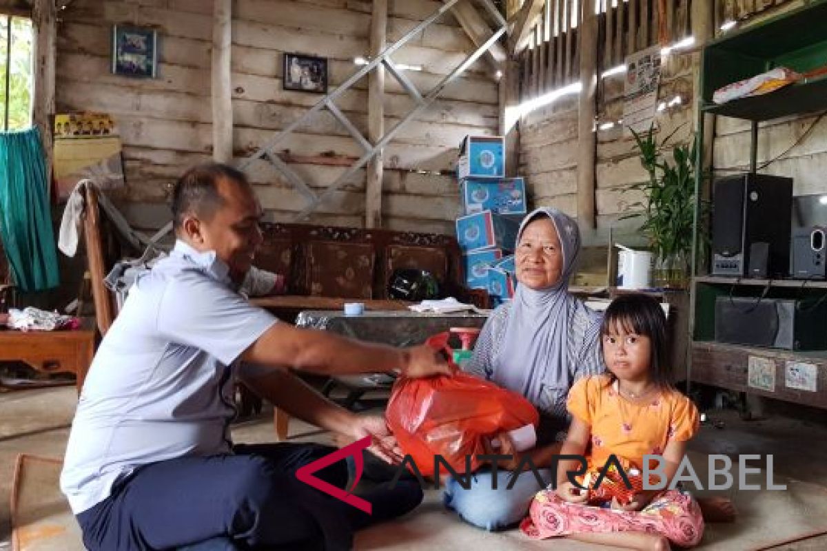 IKT bagikan paket sembako ke warga miskin