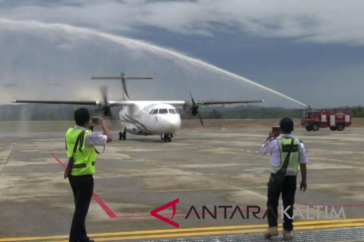 Pendaratan perdana Xpress Air tandai beroperasinya Bandara APT Pranoto