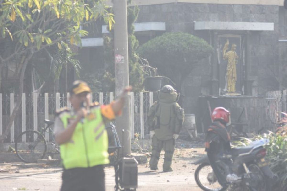 Saksi: Mobil Pelaku Bom Surabaya Masuk ke Halaman Gereja