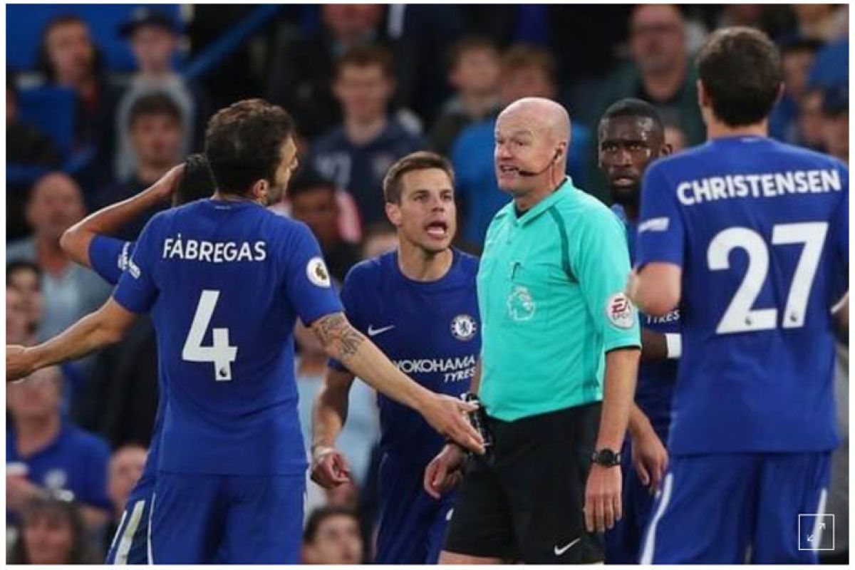 Chelsea didenda karena berkonfrontasi dengan wasit