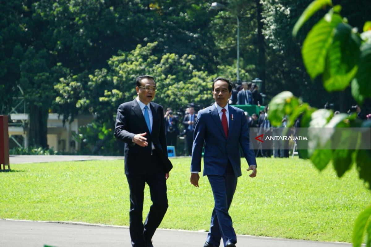 Jokowi Sambut Kedatangan PM Tiongkok