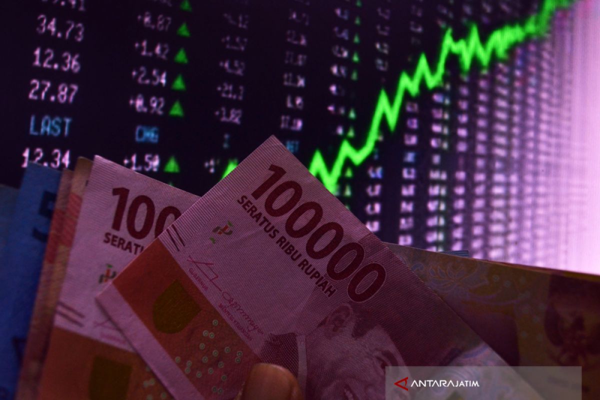 Rupiah Melemah, IHSG Menguat