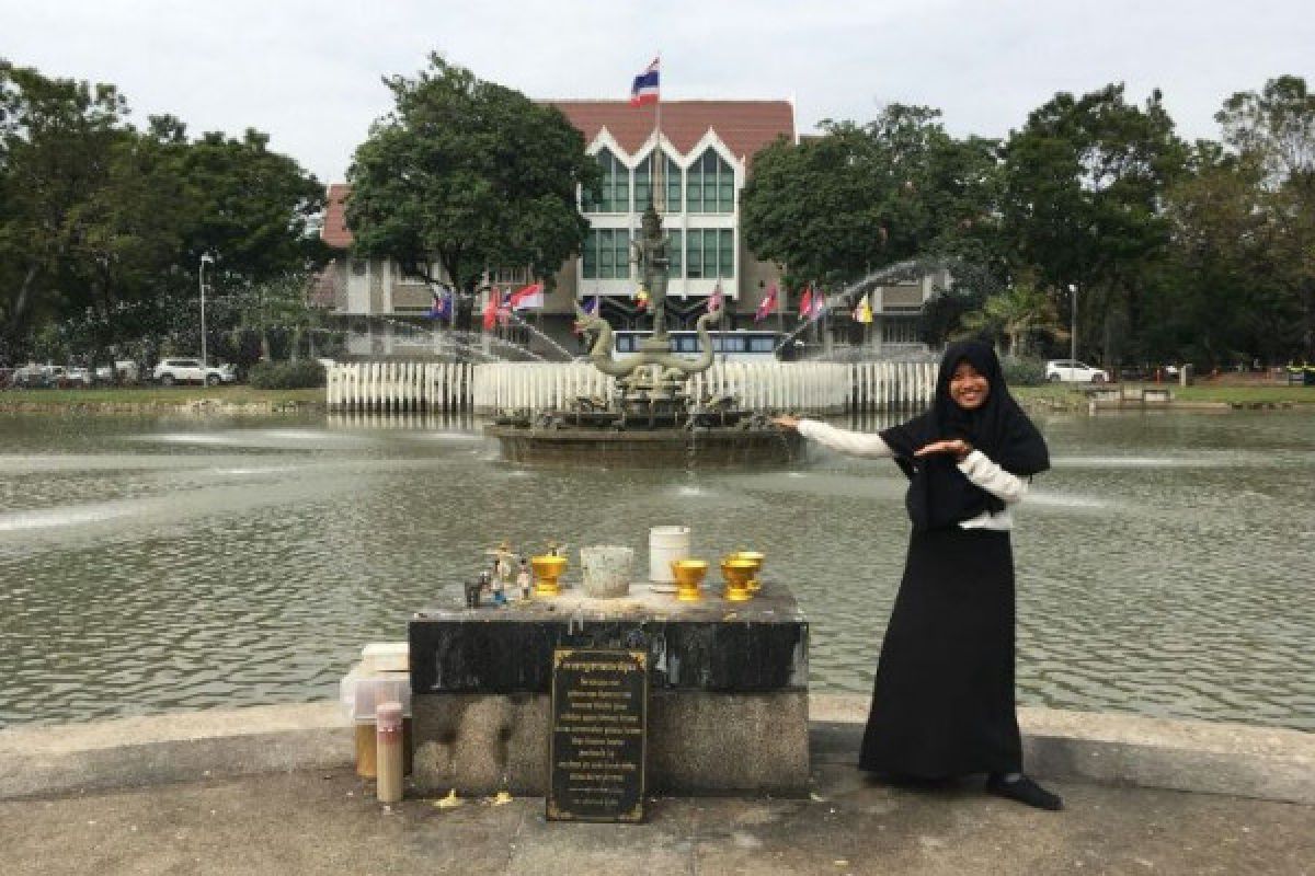 Anak penjual toko kelontong ini berhasil jejakkan kakinya di Thailand dan Jepang