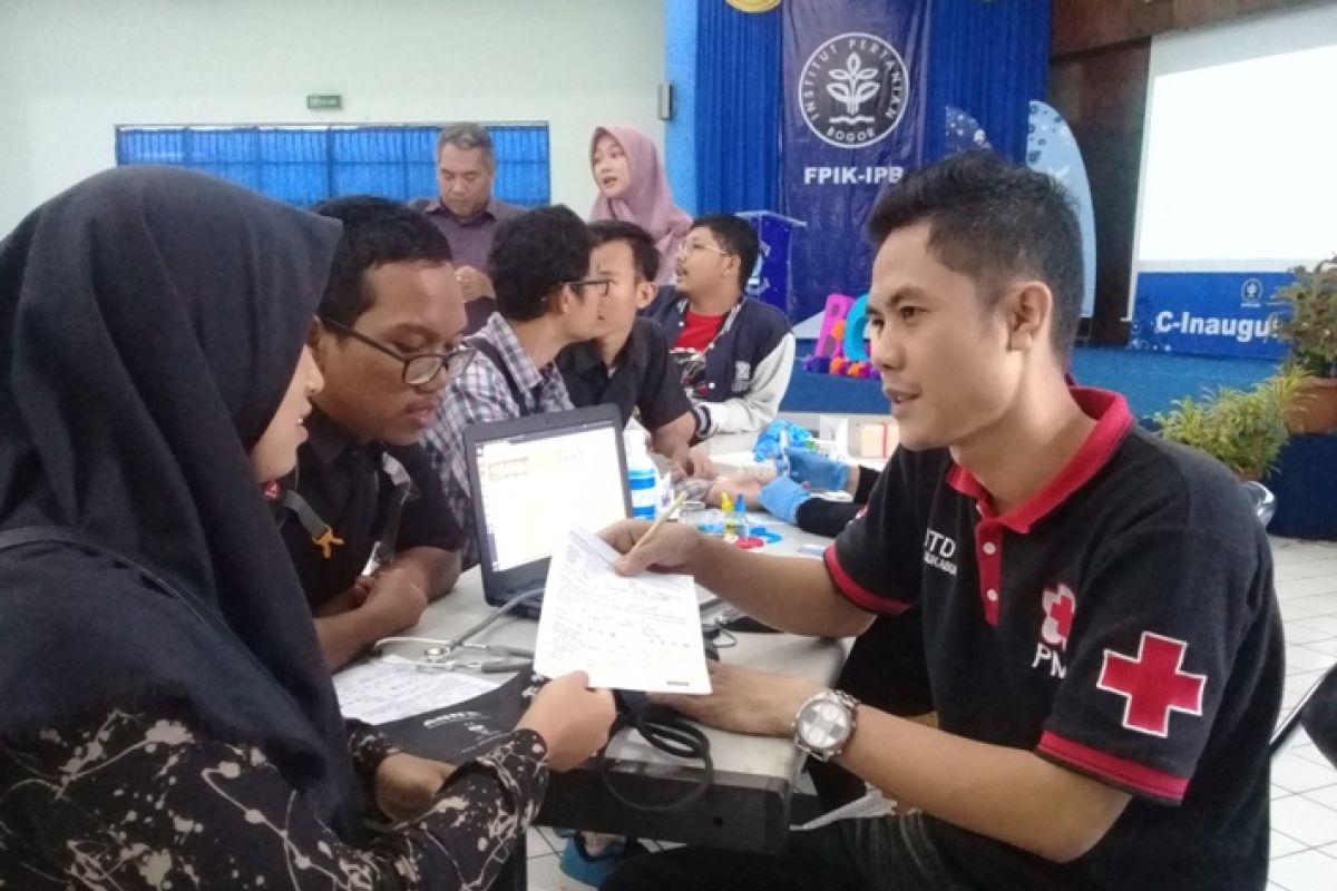 Gelar donor darah and expo health, wujud mahasiswa IPB peduli sesama