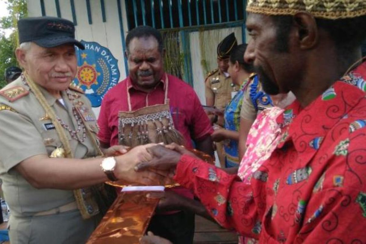 Gubernur IPDN resmikan rumah yang dibangun praja di Asmat