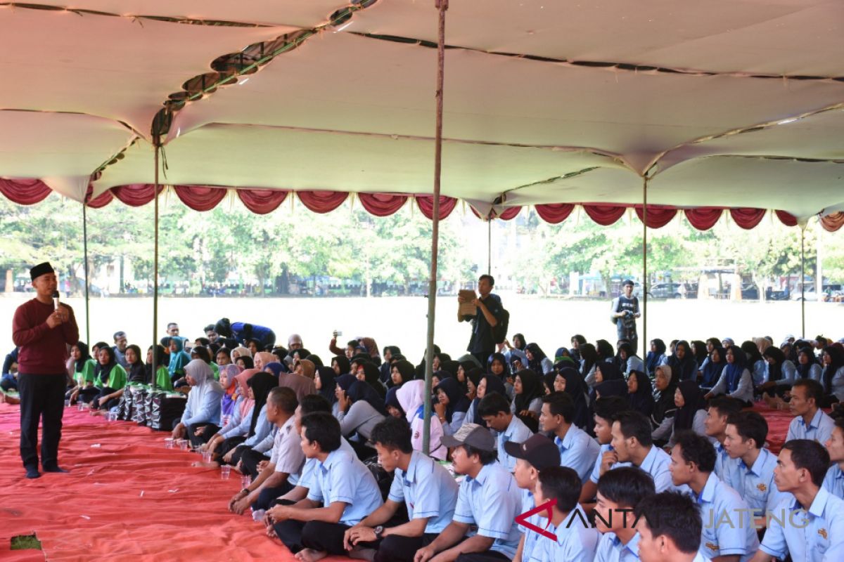 Polres Batang gelar pengobatan gratis peringati May Day