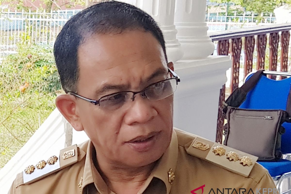 Bupati Lingga: honorer ikut caleg wajib berhenti