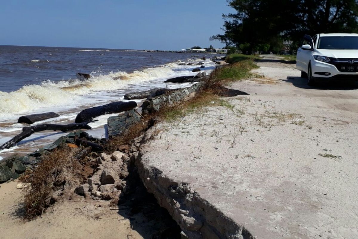 Wisatawan khawatir kawasan wisata Pantai Ujung Pandaran hancur akibat abrasi