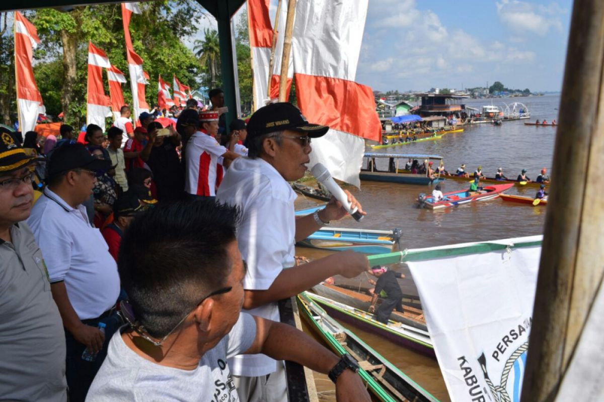 Lomba Sampan Bidar meriahkan HUT Sintang