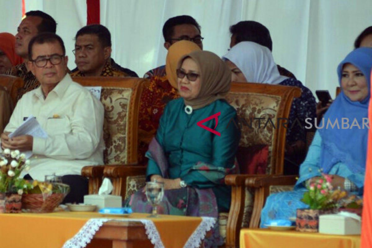 VP's Wife Inaugurated Indonesian The Largest Weaving Industry