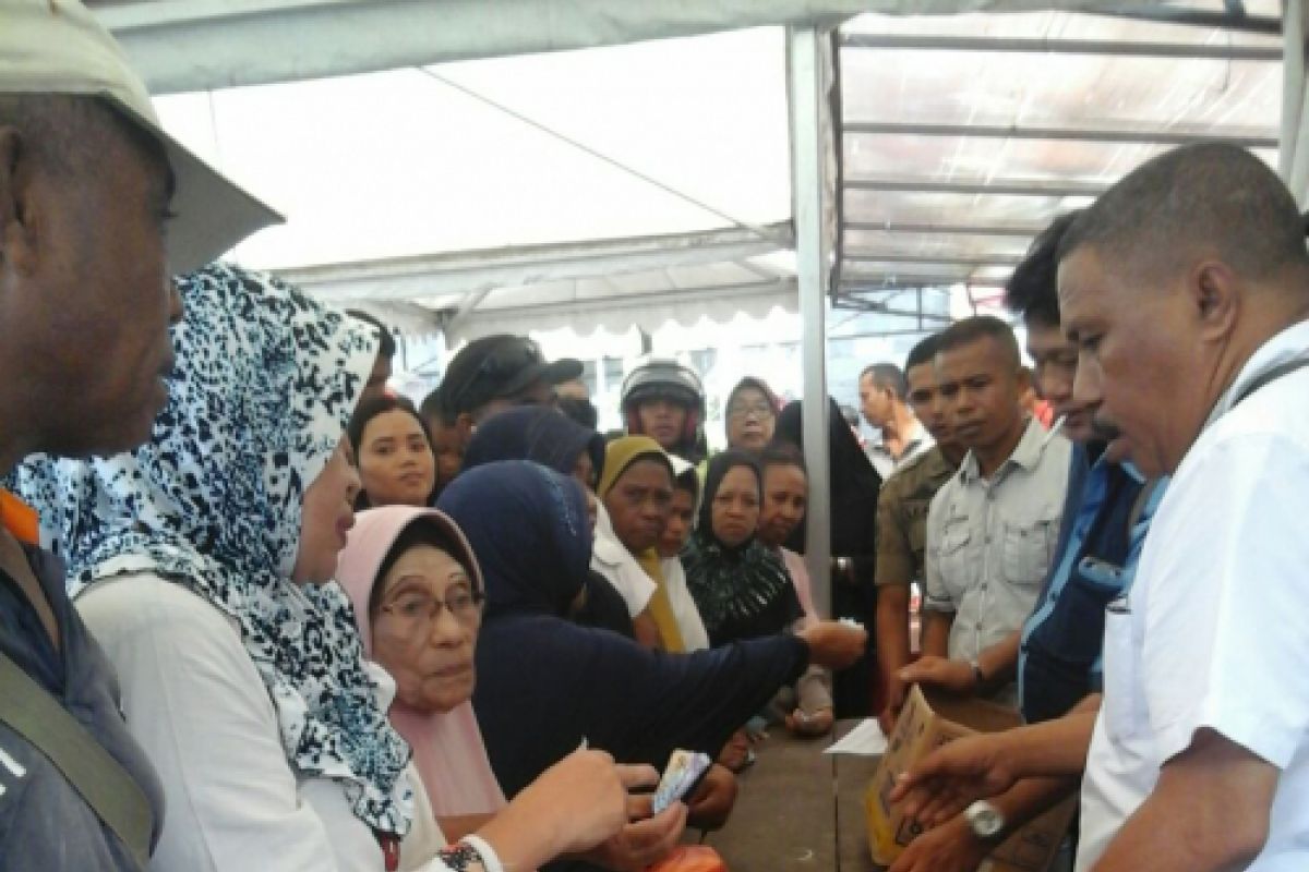 Masyarakat Ambon keluhkan kupon pasar murah