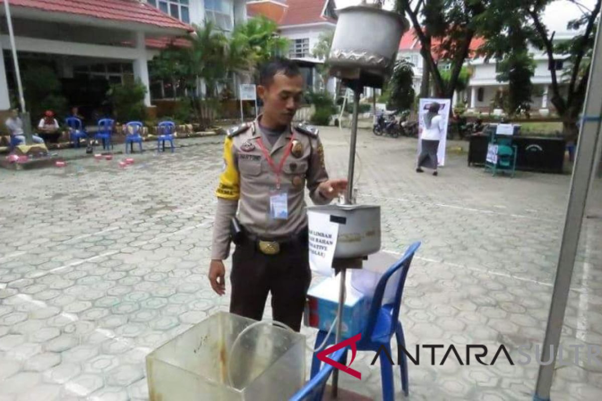 Kolaka Police convert plastic waste into fuel oil