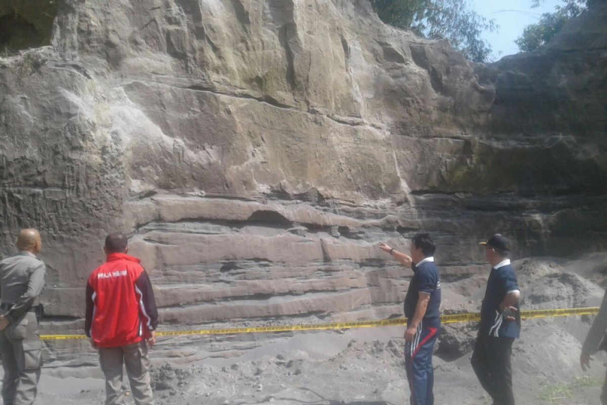 Petugas sidak tambang pasir di kawasan pertanian