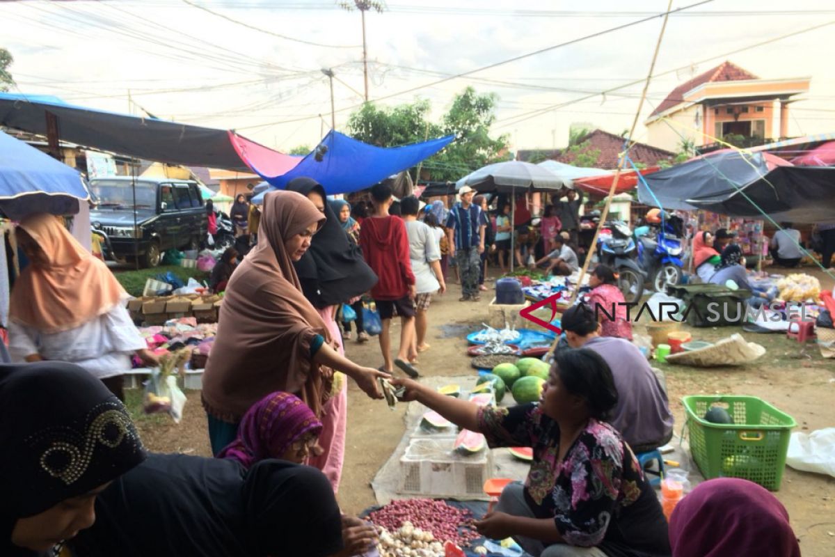 Pasar kalangan alternatif warga berbelanja dengan murah