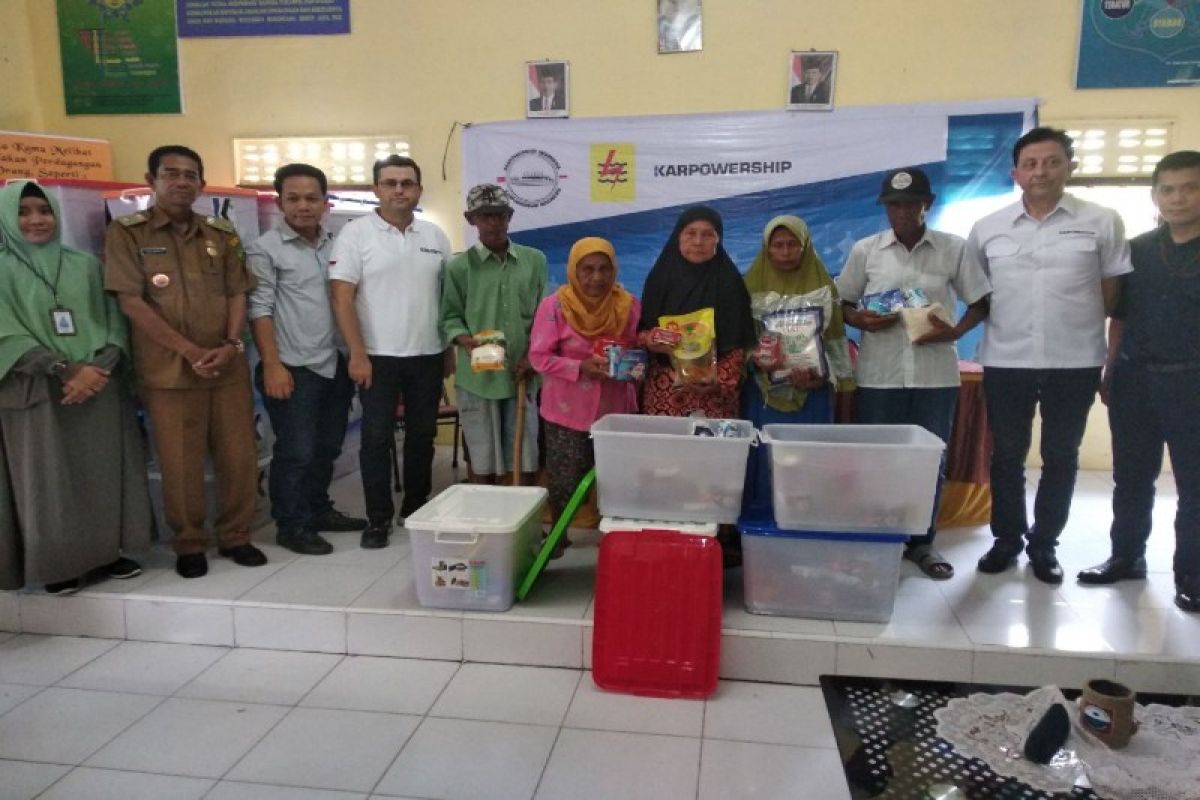 Karpowership dan PLN beri 200 bingkisan Ramadhan untuk warga Sicanang Belawan