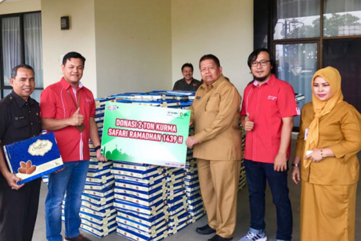 Telkomsel bantu Masjid Raya Sumbar dua ton kurma