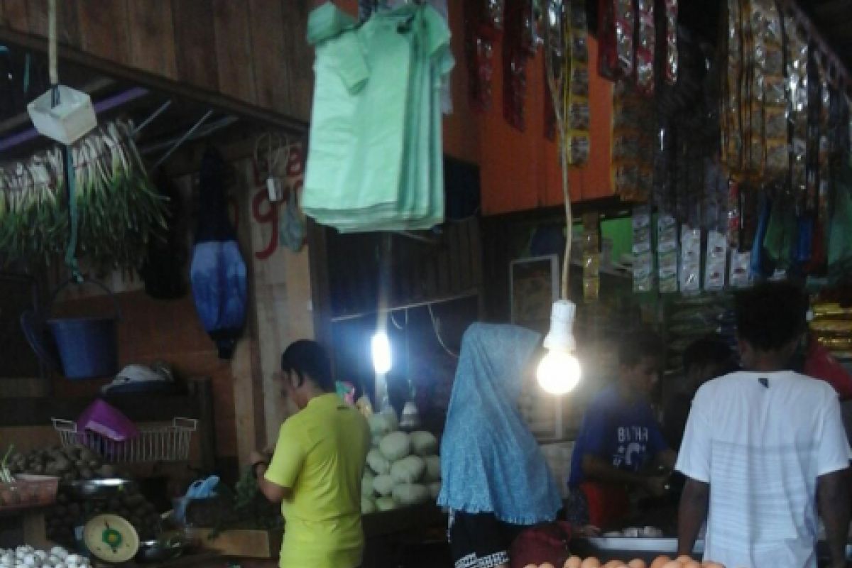 Harga telur ayam di Ambon turun