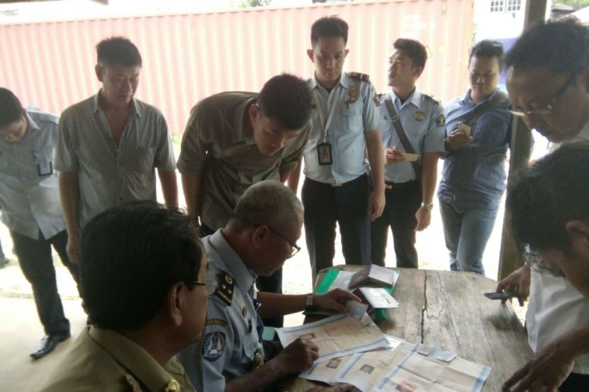 Imigrasi Putussibau larang pekerja Tiongkok