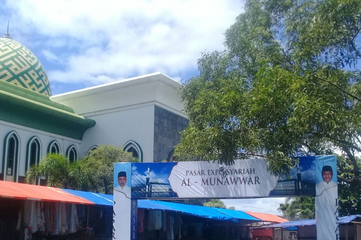 Warga keluhkan keberadaan PKL di masjid Al-Munawwar