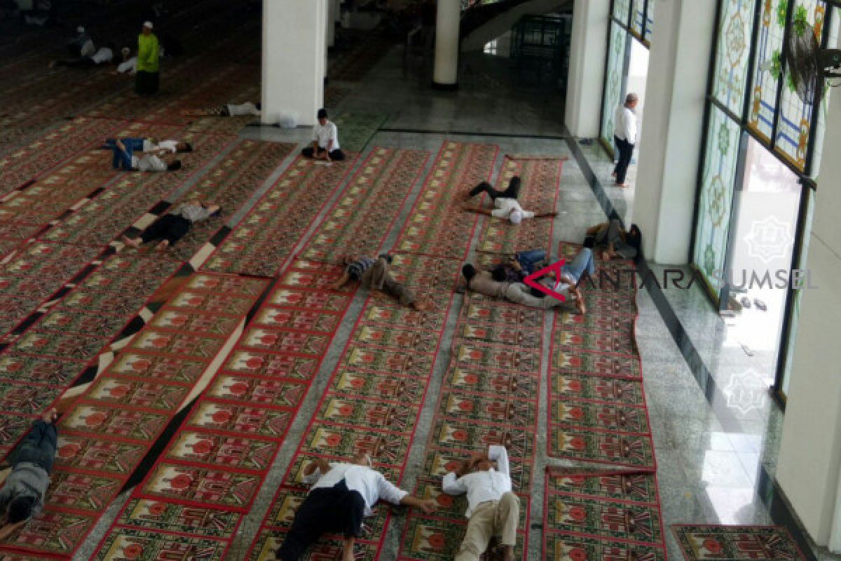 Jamaah sering tidur, ini tanggapan pengurus Masjid Agung Palembang