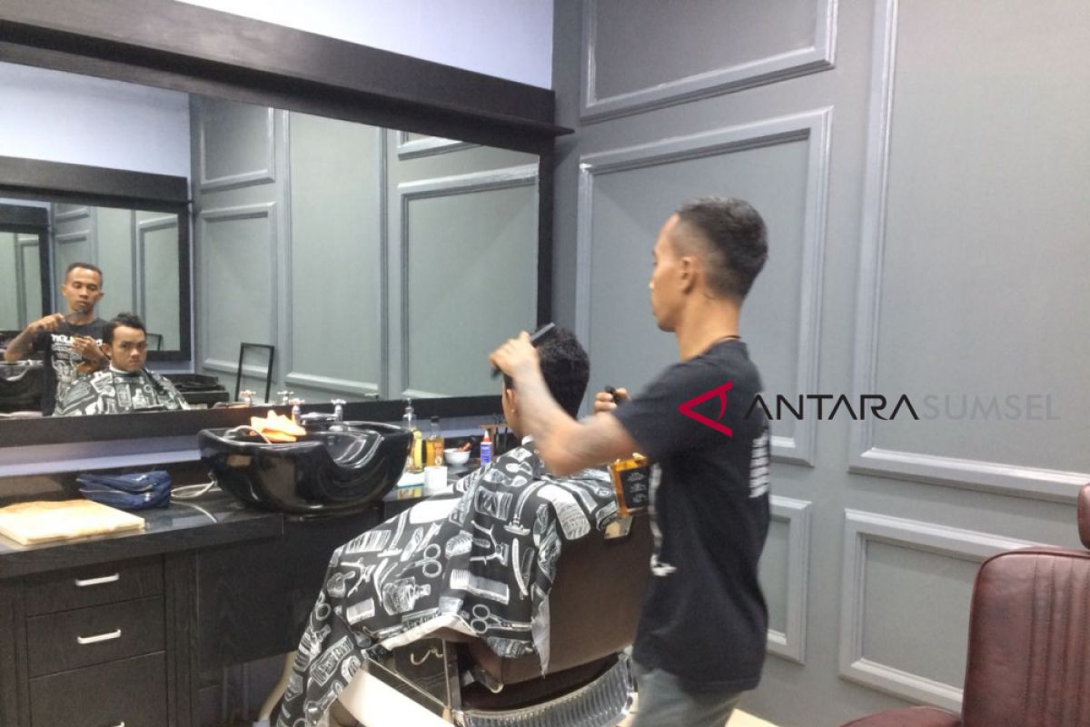 Barbershop 'Burooj' pangkas rambut bernuansa dan bersyariat islam