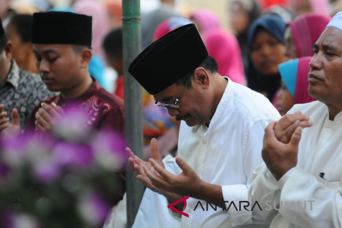 Djarot buka puasa dengan warga Langkat