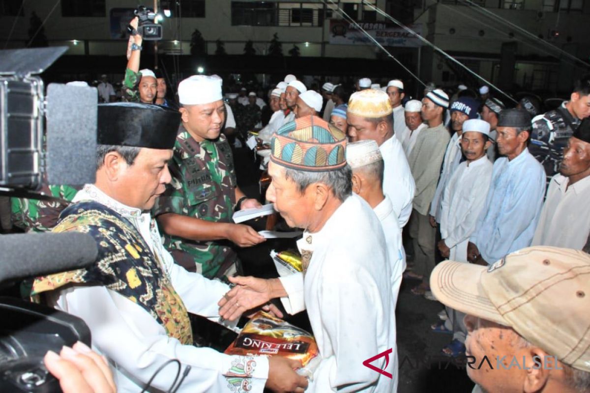 Paman Birin senang sahur bersama gunakan ompreng