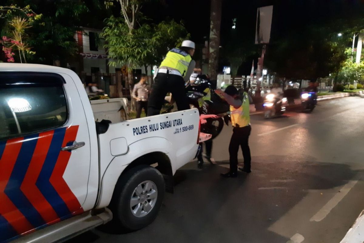 Satlantas Polres HSU amankan 10 motor balapan liar