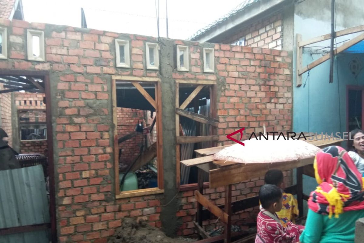 Pemkot Palembang lanjutkan bantuan perbaikan rumah warga