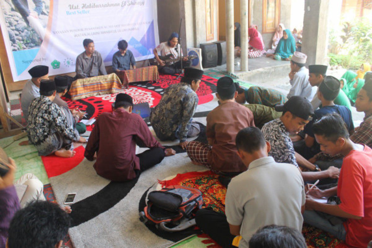 Pesantren Menulis Nusantara hadir di Ponpes Mambaul Ulum