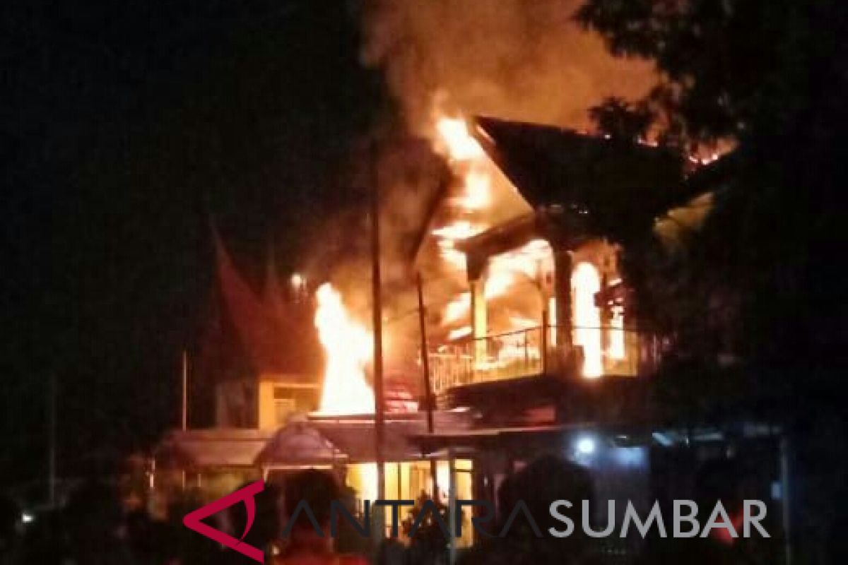 Kamis sore, dua rumah warga Agam terbakar tak ada korban jiwa