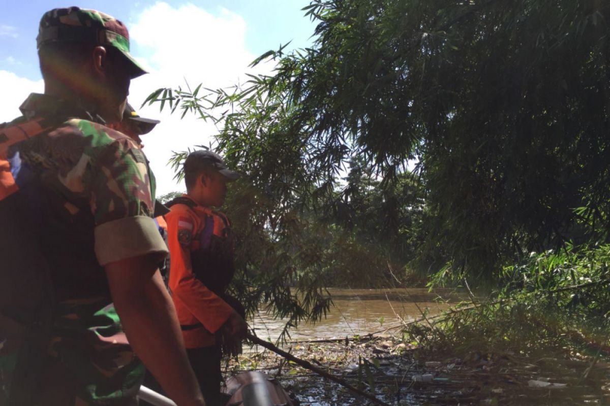 Babinsa Kuin Selatan amankan gelaran Pasar Murah