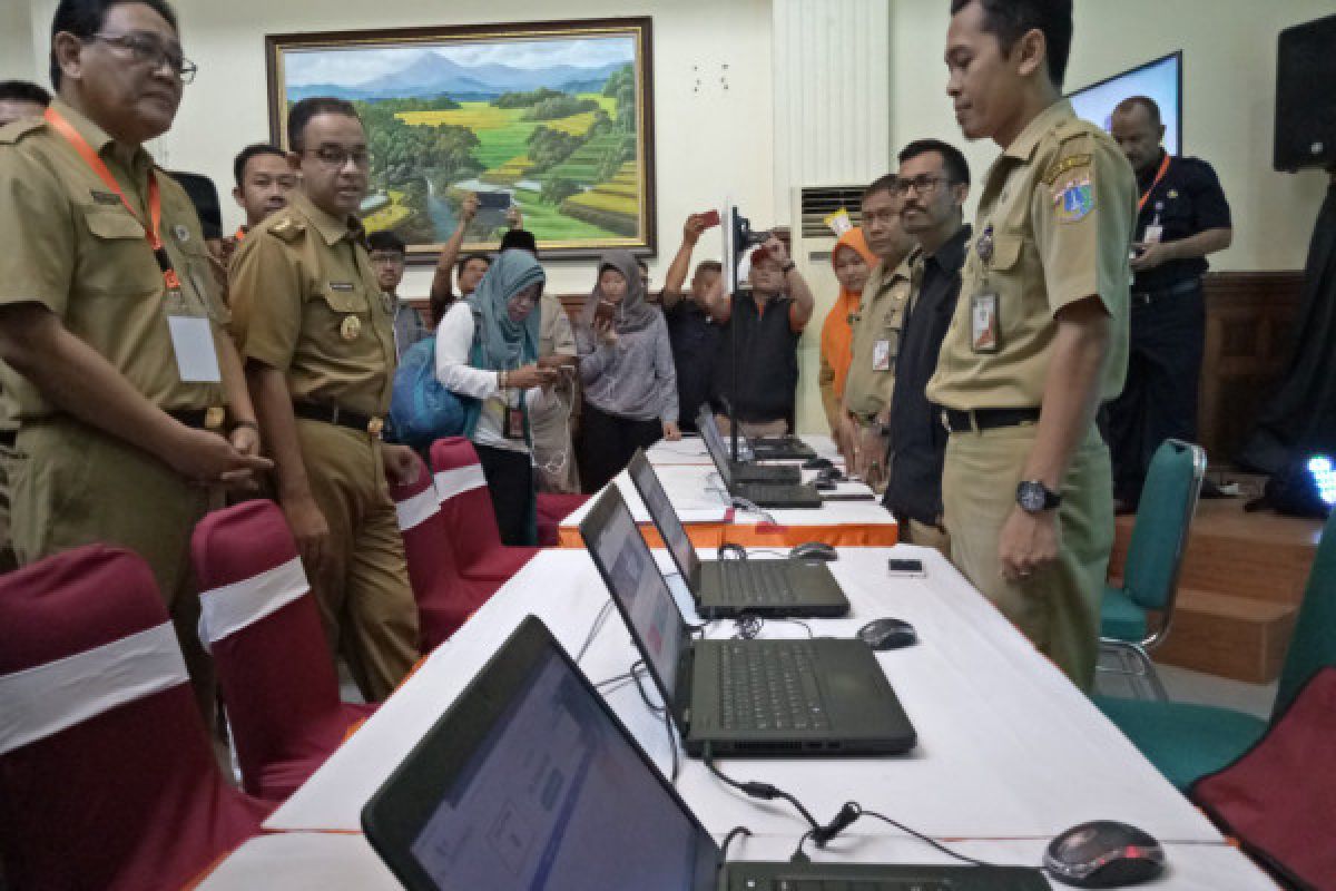 Anies tinjau pelayanan penerimaan peserta didik baru