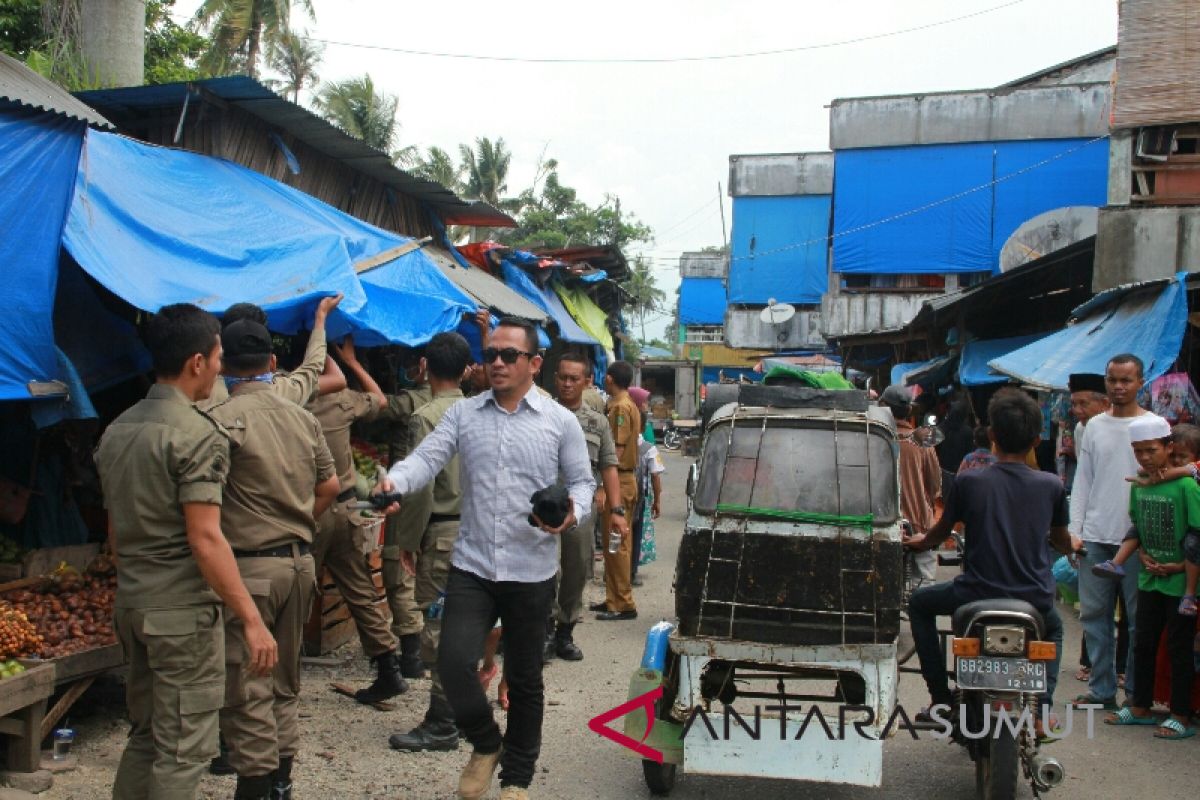 Dinas Perdagangan dan Satpol PP tertibkan pedagang