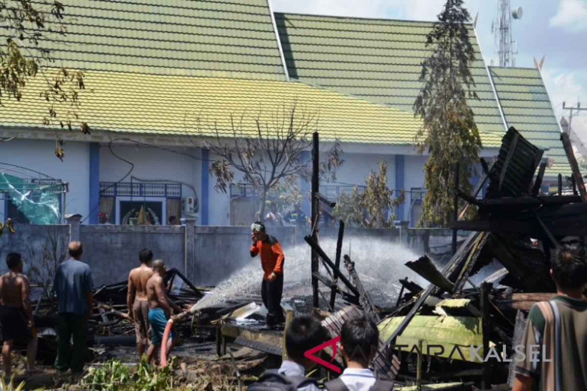 Empat rumah di asrama Kodim Marabahan terbakar